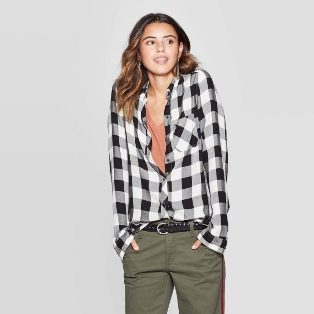 Universal Thread Long Sleeve Black & White Plaid Button Down Small‎ festive